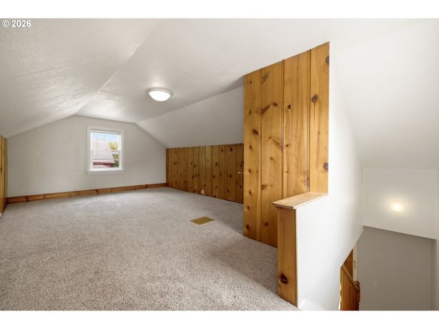 946 Se NEHALEM St, Portland, OR 97202