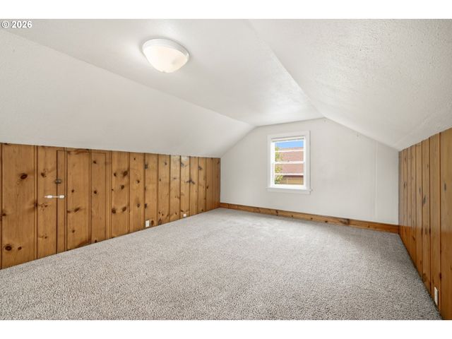 946 Se NEHALEM St, Portland, OR 97202