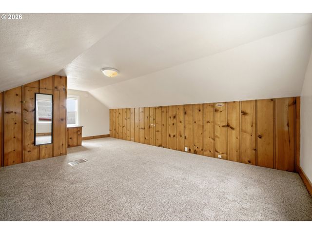 946 Se NEHALEM St, Portland, OR 97202