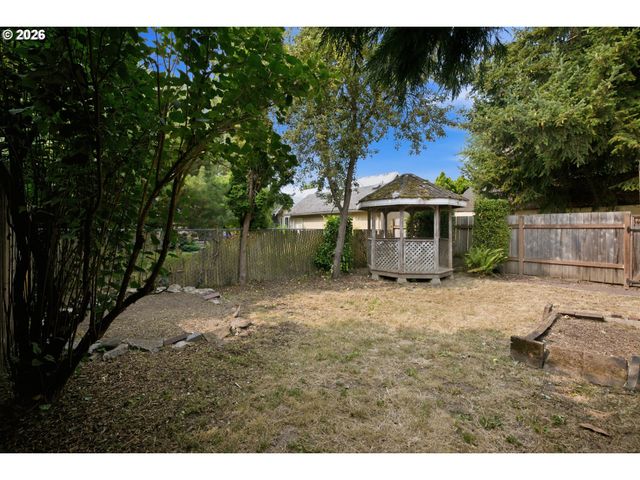 946 Se NEHALEM St, Portland, OR 97202