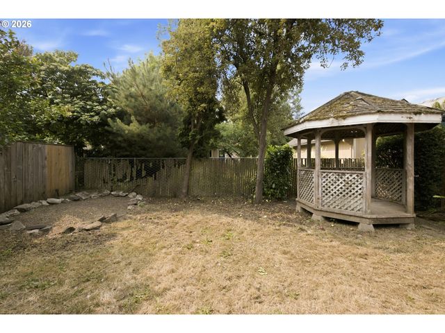 946 Se NEHALEM St, Portland, OR 97202