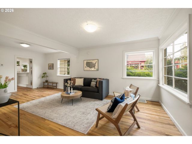 946 Se NEHALEM St, Portland, OR 97202