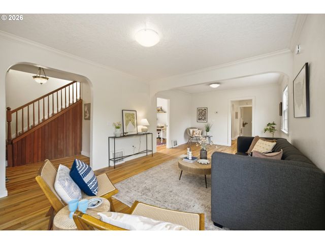 946 Se NEHALEM St, Portland, OR 97202