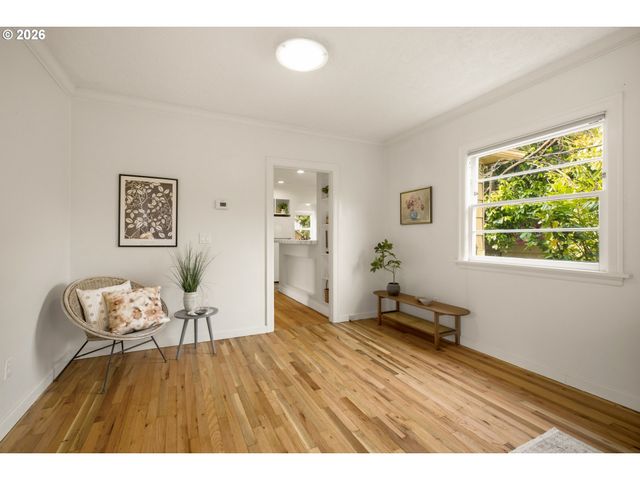 946 Se NEHALEM St, Portland, OR 97202