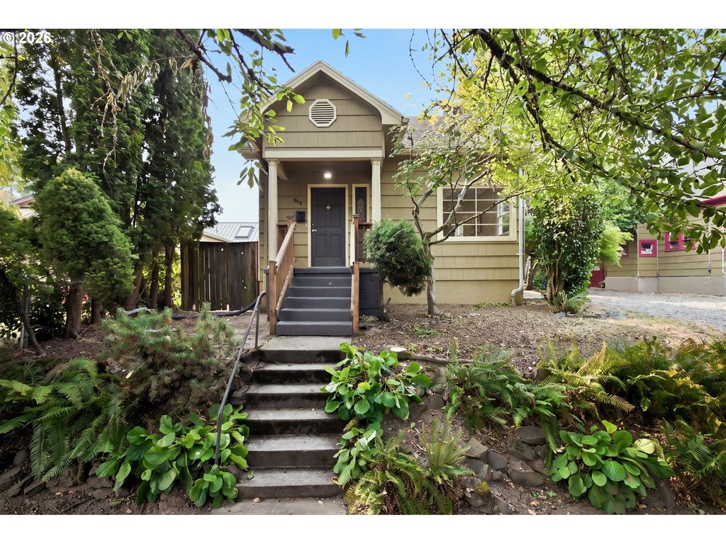 946 Se NEHALEM St, Portland, OR 97202
