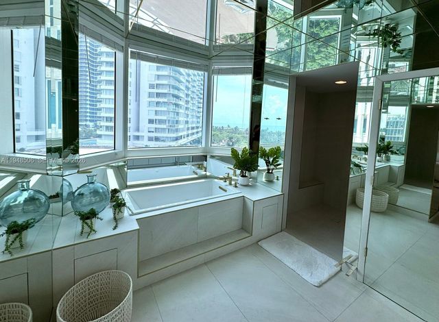 300 S Pointe Dr 705, Miami Beach, FL 33139