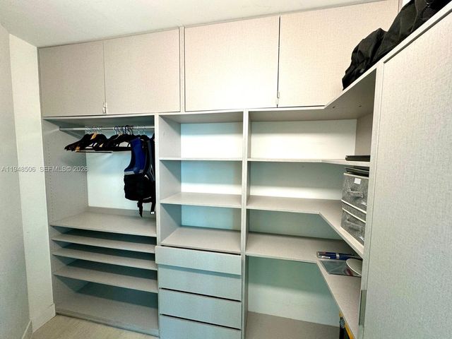 300 S Pointe Dr 705, Miami Beach, FL 33139