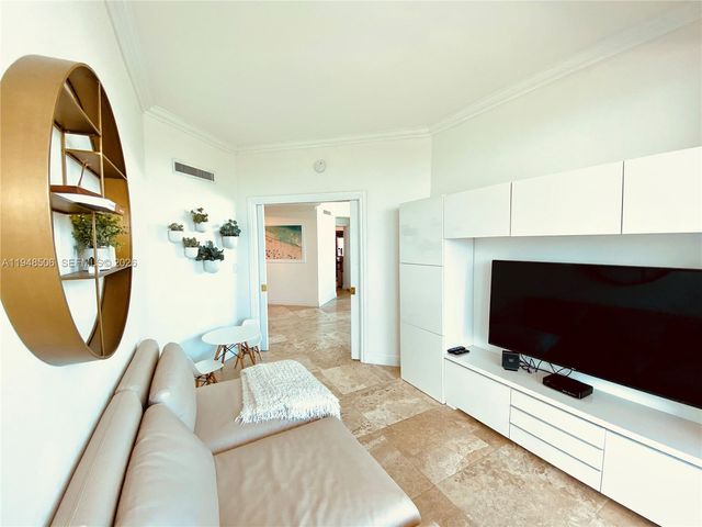 300 S Pointe Dr 705, Miami Beach, FL 33139