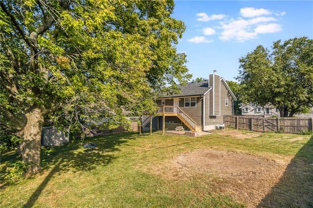 1052 SW Twin Creek Drive, Lee's Summit, MO 64081