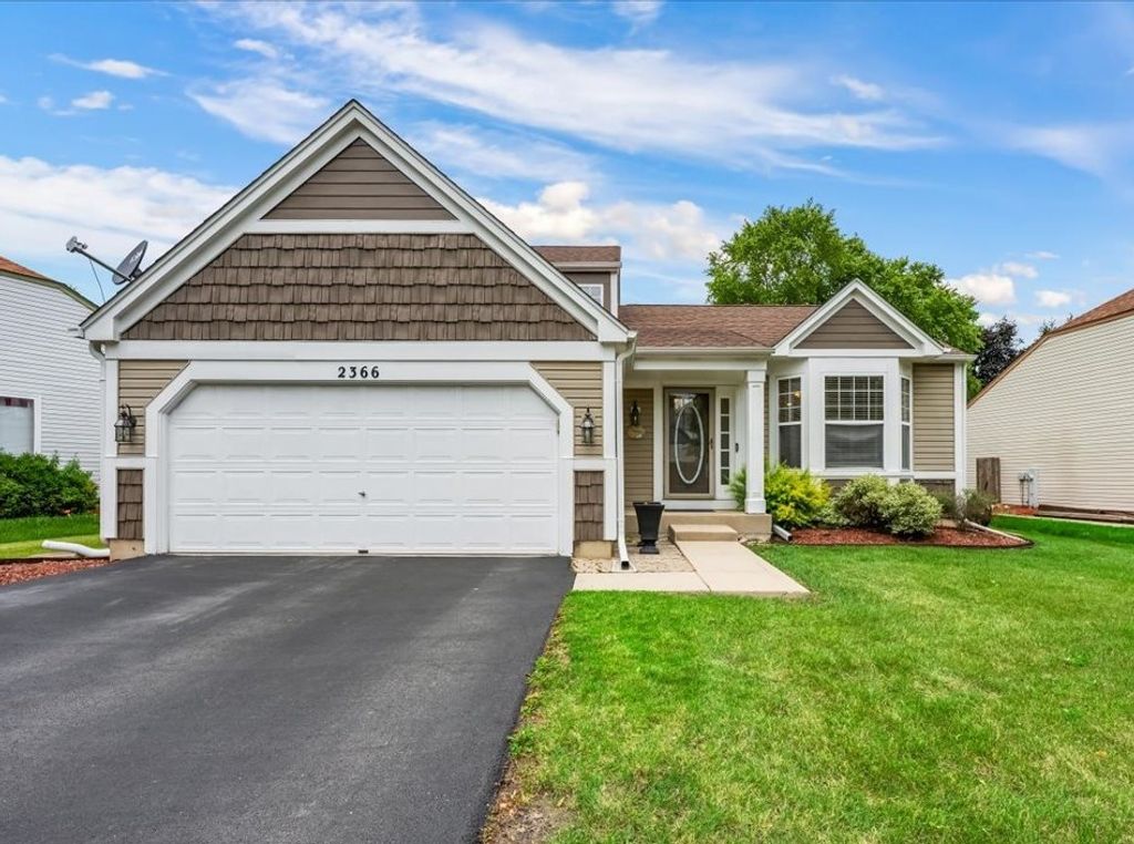 2366 CORAL Cove, Elgin, IL 60123