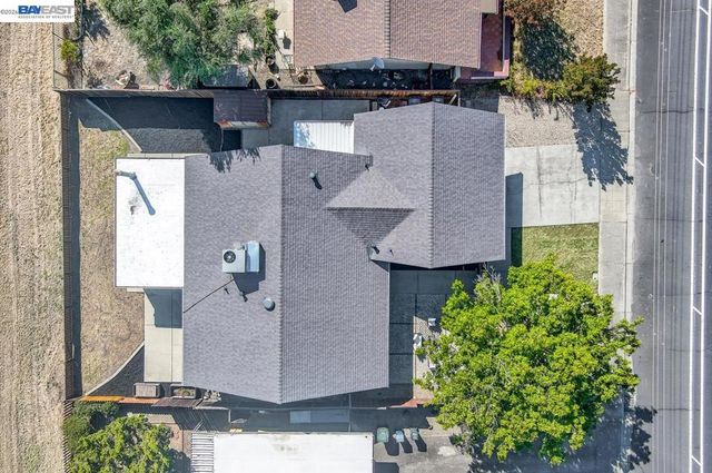 1418 Bluebell Dr, Livermore, CA 94551