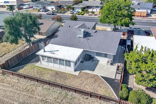 1418 Bluebell Dr, Livermore, CA 94551