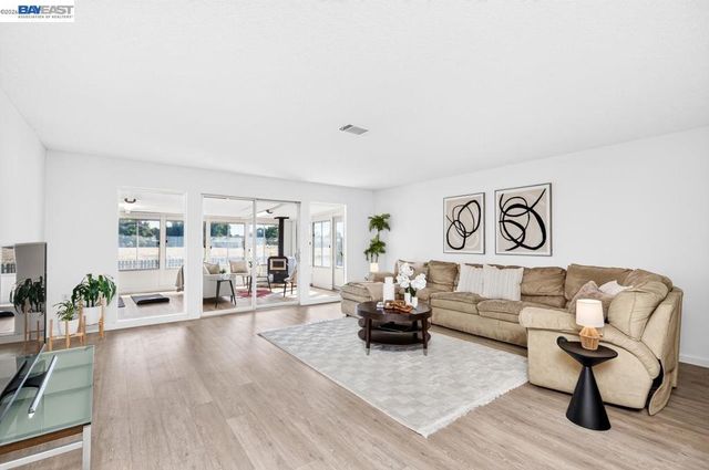 1418 Bluebell Dr, Livermore, CA 94551