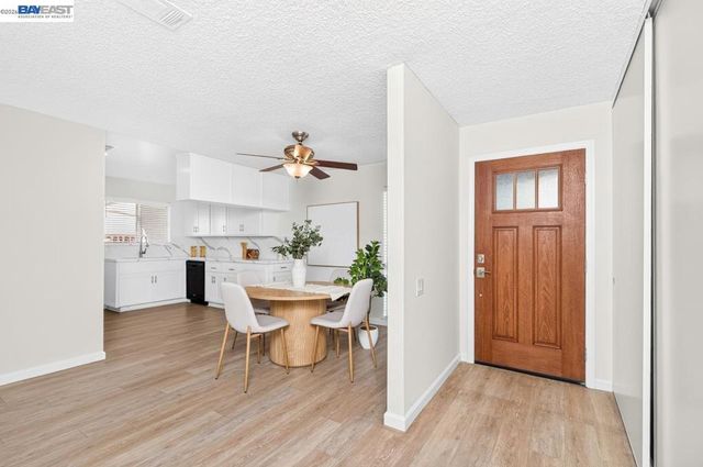 1418 Bluebell Dr, Livermore, CA 94551