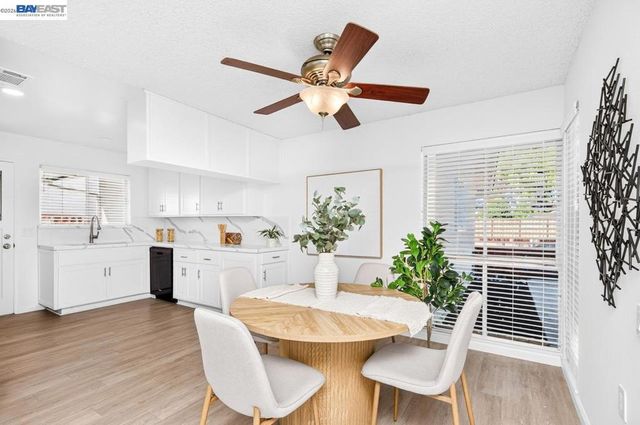 1418 Bluebell Dr, Livermore, CA 94551