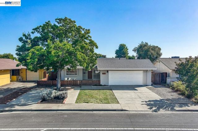 1418 Bluebell Dr, Livermore, CA 94551