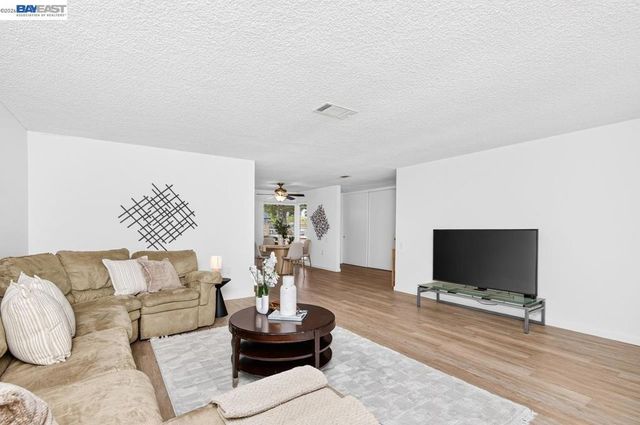 1418 Bluebell Dr, Livermore, CA 94551