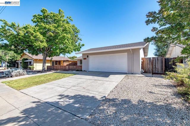1418 Bluebell Dr, Livermore, CA 94551
