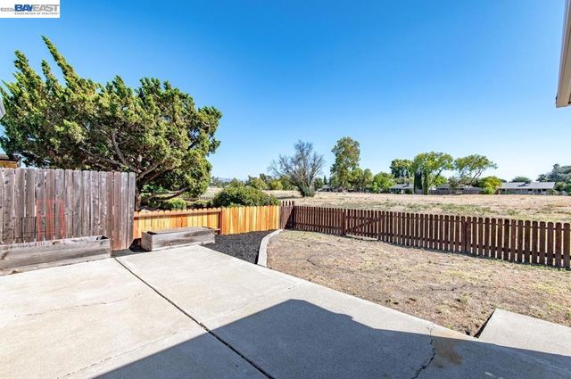 1418 Bluebell Dr, Livermore, CA 94551