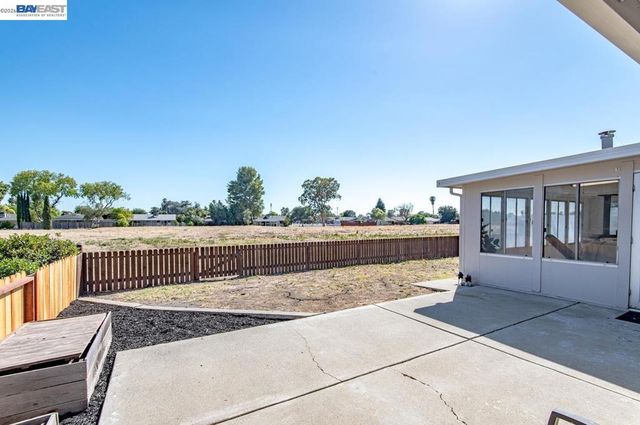 1418 Bluebell Dr, Livermore, CA 94551