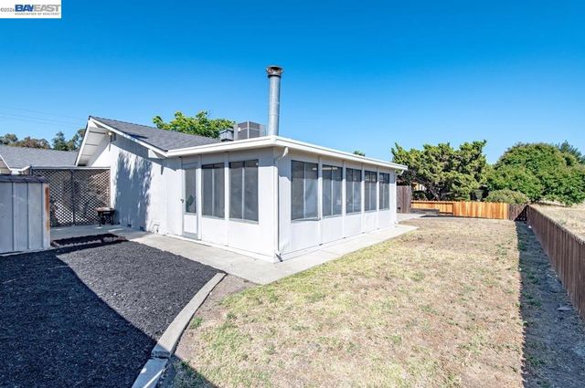 1418 Bluebell Dr, Livermore, CA 94551