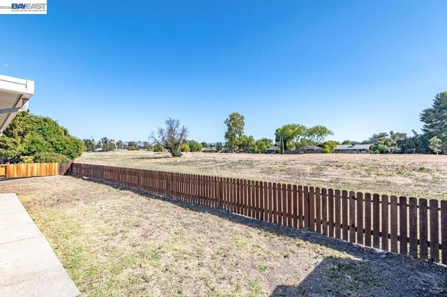 1418 Bluebell Dr, Livermore, CA 94551