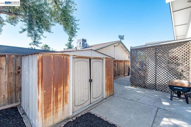 1418 Bluebell Dr, Livermore, CA 94551