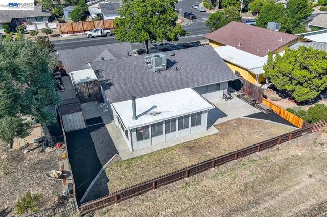 1418 Bluebell Dr, Livermore, CA 94551