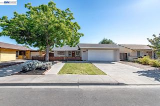 1418 Bluebell Dr, Livermore, CA 94551