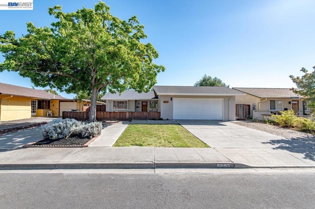 1418 Bluebell Dr, Livermore, CA 94551
