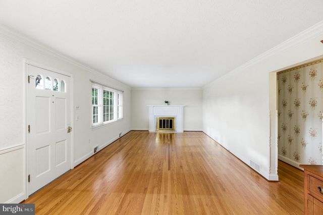 410 W NORTH ST, Woodstock, VA 22664