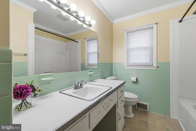 410 W NORTH ST, Woodstock, VA 22664