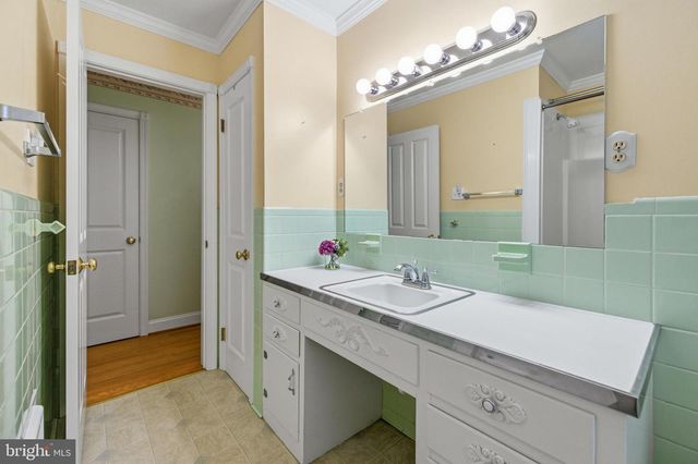 410 W NORTH ST, Woodstock, VA 22664