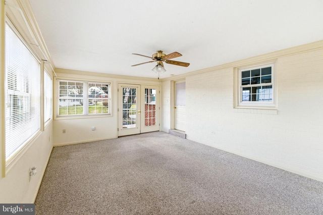 410 W NORTH ST, Woodstock, VA 22664