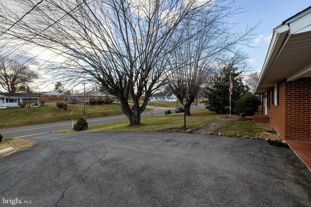 410 W NORTH ST, Woodstock, VA 22664