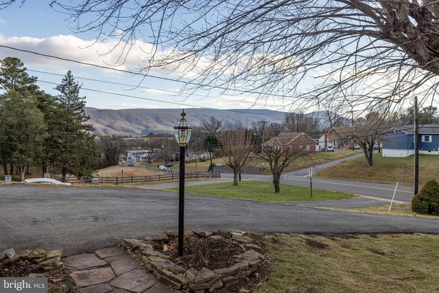 410 W NORTH ST, Woodstock, VA 22664