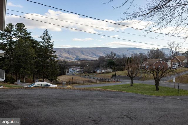 410 W NORTH ST, Woodstock, VA 22664