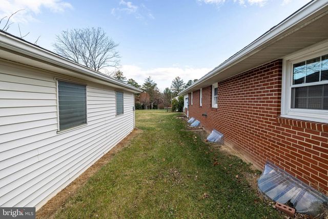 410 W NORTH ST, Woodstock, VA 22664