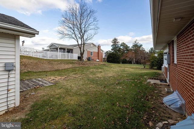 410 W NORTH ST, Woodstock, VA 22664