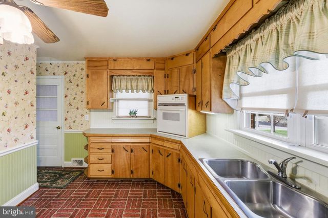 410 W NORTH ST, Woodstock, VA 22664