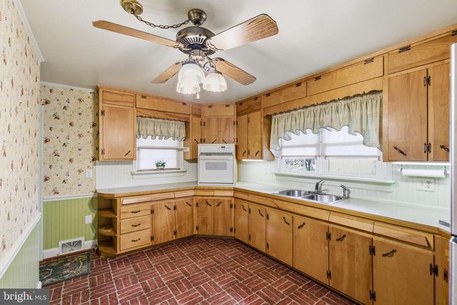 410 W NORTH ST, Woodstock, VA 22664