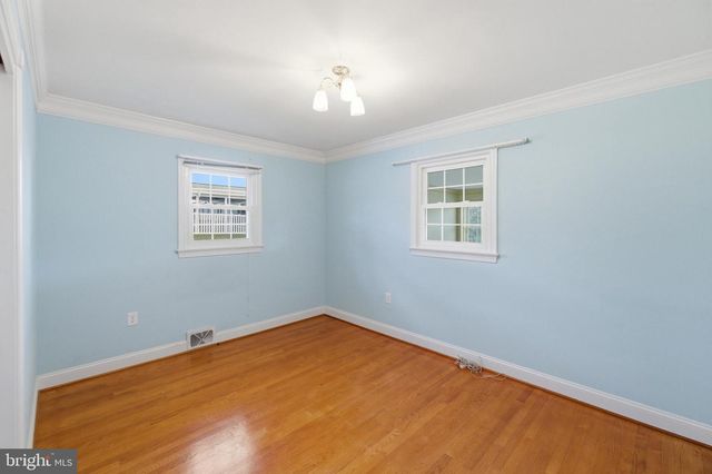 410 W NORTH ST, Woodstock, VA 22664