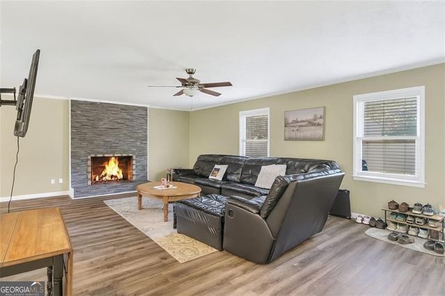 450 Valley Woods Circle SE, Conyers, GA 30094