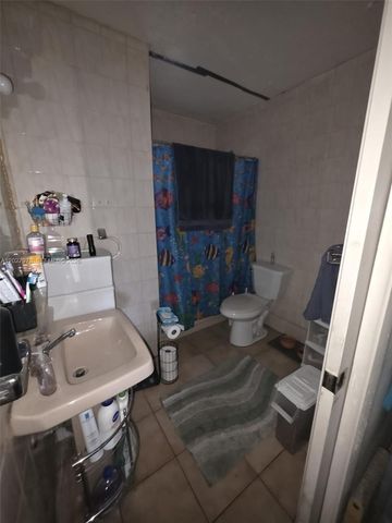 16825 NW 74th Avenue, Hialeah, FL 33015