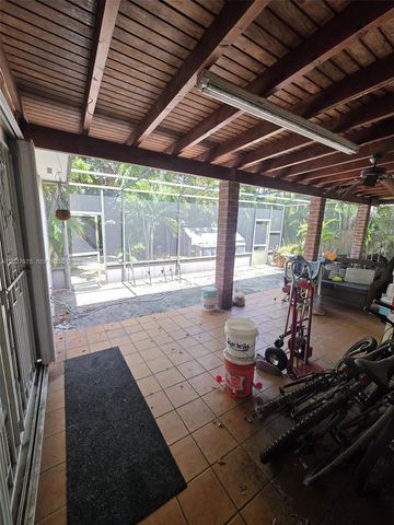 16825 NW 74th Avenue, Hialeah, FL 33015