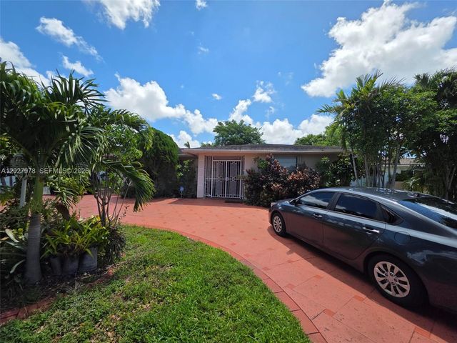 16825 NW 74th Avenue, Hialeah, FL 33015