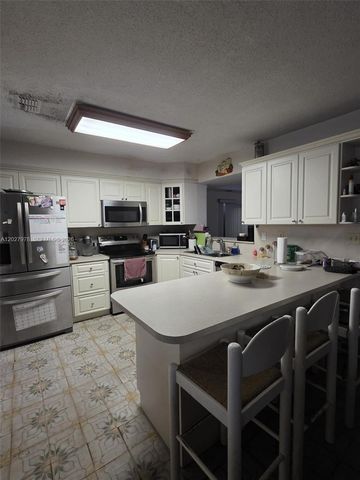 16825 NW 74th Avenue, Hialeah, FL 33015