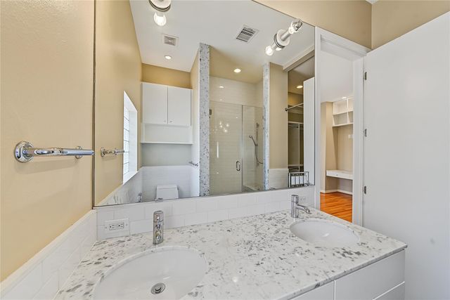 1909 Oakdale Street, Houston, TX 77004