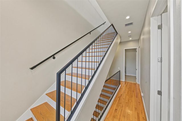 1909 Oakdale Street, Houston, TX 77004