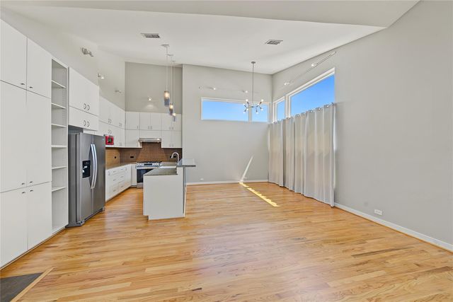 1909 Oakdale Street, Houston, TX 77004